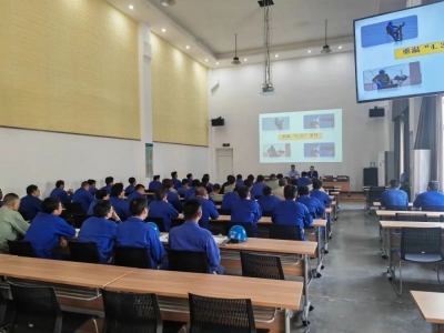 “警鐘長(zhǎng)鳴”，班組全員開(kāi)展“4.25”安全學(xué)習(xí)日